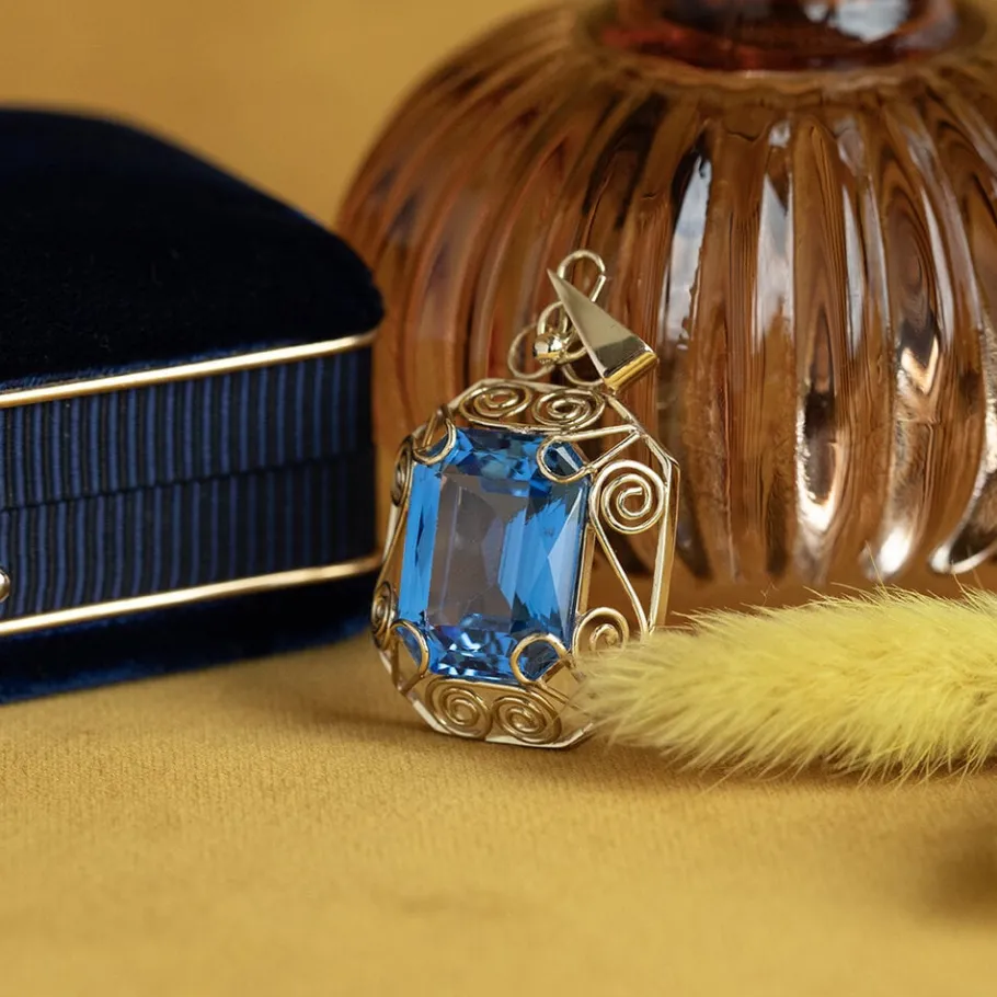 Gold pendant with spinel 14 krt>Vintage Jewellery Sale