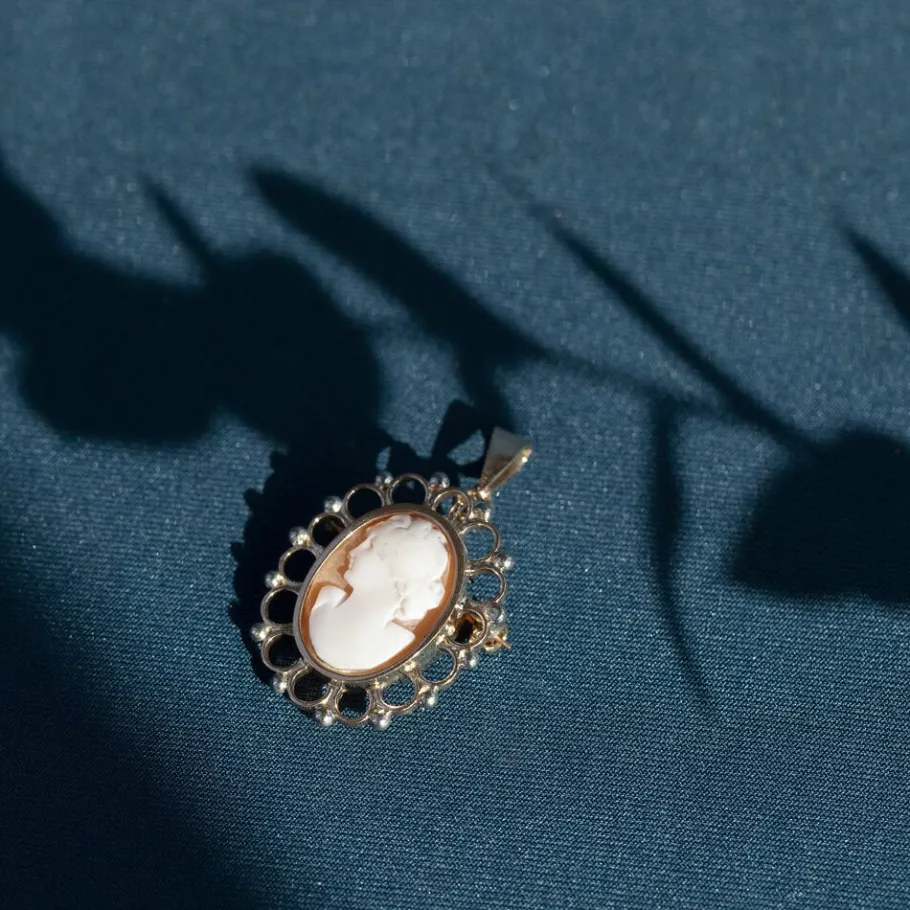 Gold pendant/brooch with cameo 18 krt>Vintage Jewellery Best