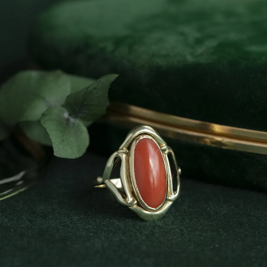 Gold ring with blood coral 14 krt>Vintage Jewellery Online