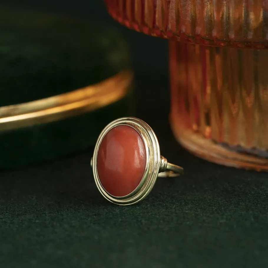 Gold ring with blood coral 14 krt>Vintage Jewellery Best