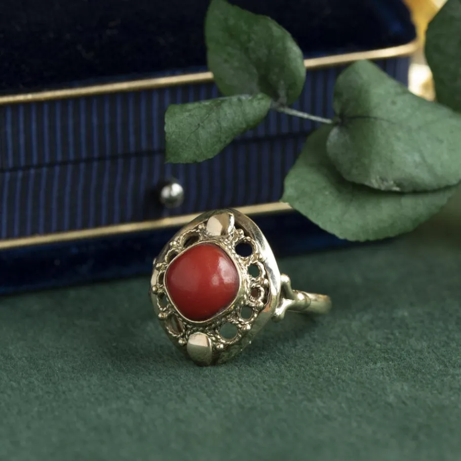 Gold ring with blood coral 14 krt>Vintage Jewellery New