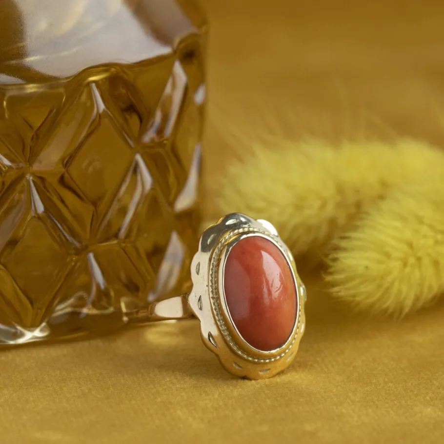 Gold ring with blood coral 14 krt>Vintage Jewellery Sale