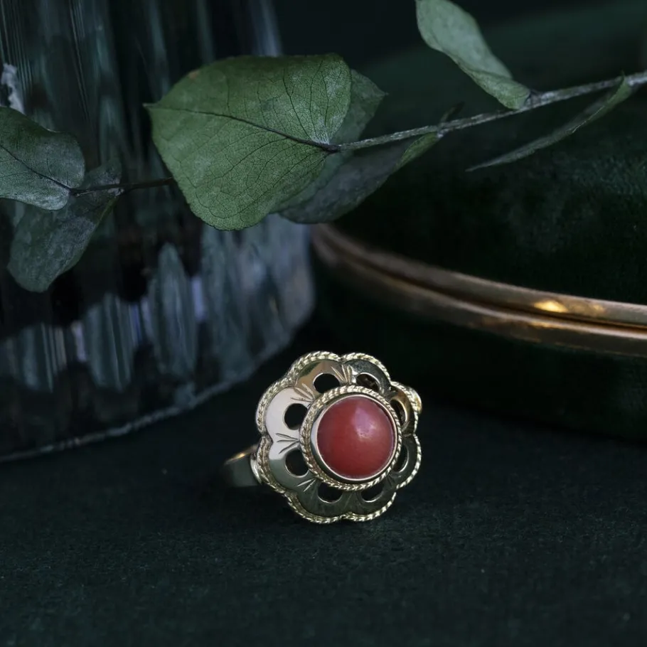 Gold ring with blood coral 14 krt>Vintage Jewellery Hot