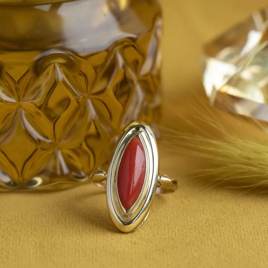 Gold ring with blood coral 14 krt>Vintage Jewellery Discount