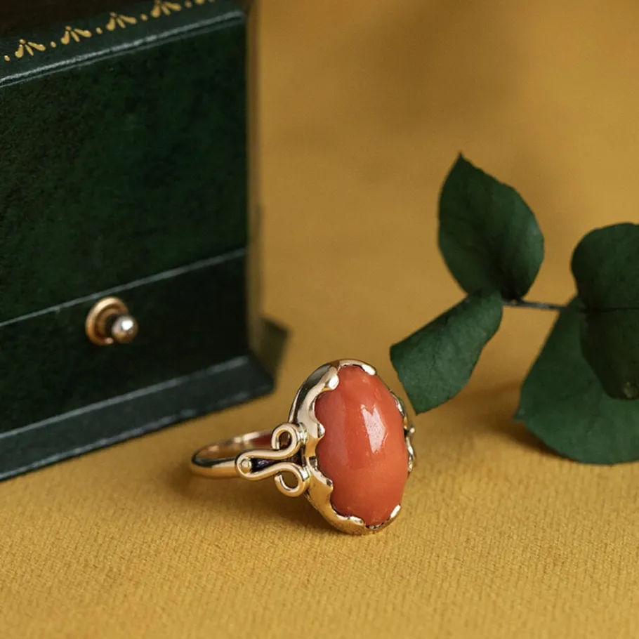 Gold ring with blood coral 14 krt>Vintage Jewellery Fashion