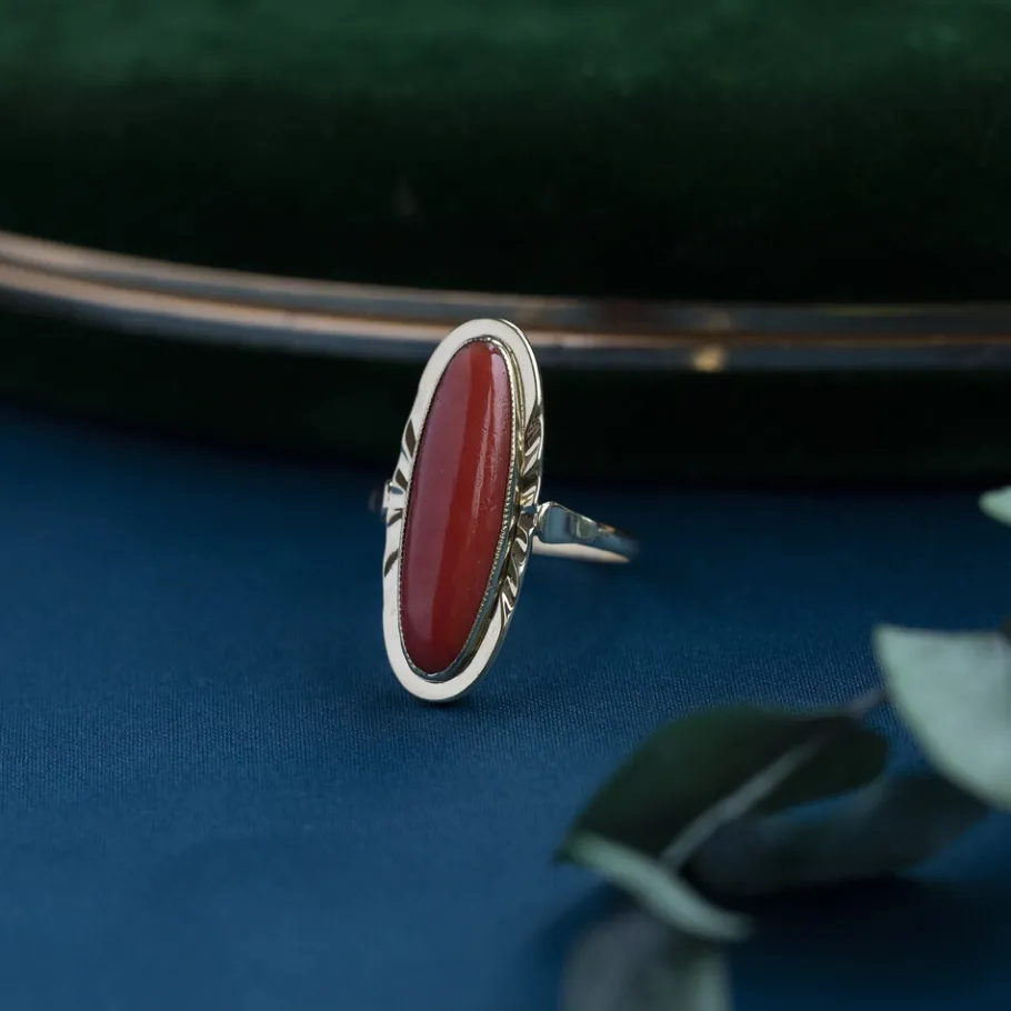 Gold ring with blood coral 14 krt>Vintage Jewellery Sale