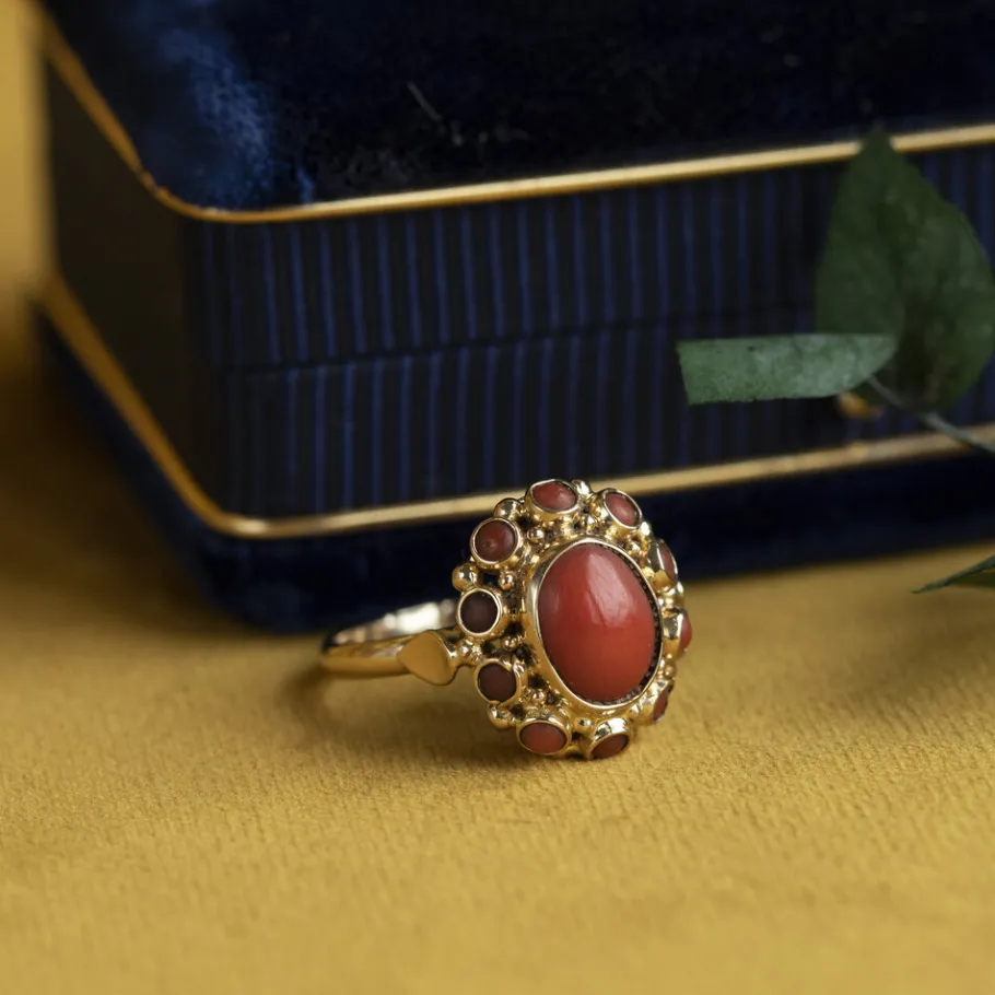 Gold ring with blood coral 14 krt>Vintage Jewellery Best