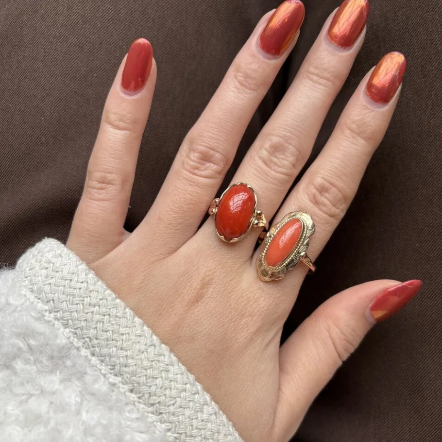 Gold ring with blood coral 14 krt>Vintage Jewellery Clearance