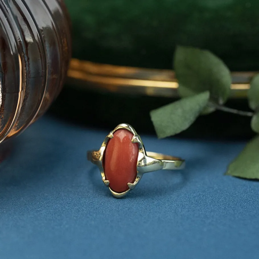 Gold ring with blood coral 14 krt>Vintage Jewellery Clearance