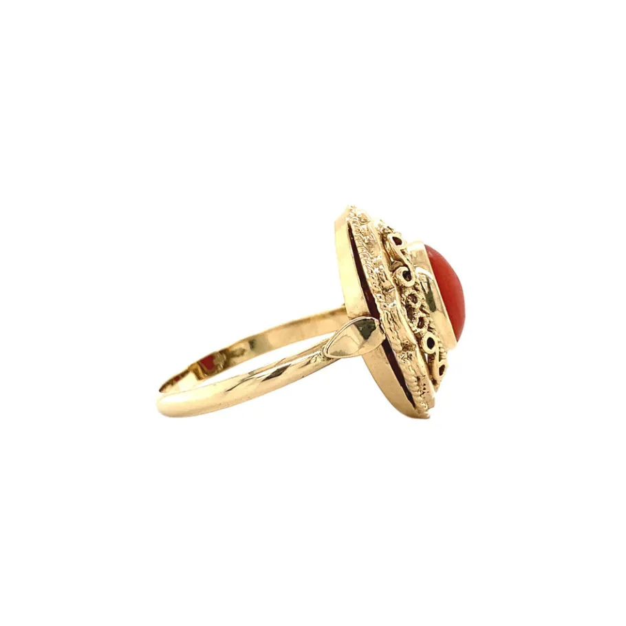 gold_ring_with_blood_cora_3-23.webp Gold ring with blood coral 14 krt>Vintage Jewellery Outlet