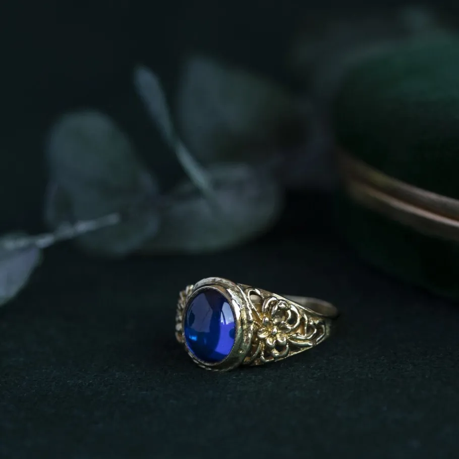 Gold ring with blue glass 18 krt>Vintage Jewellery Outlet