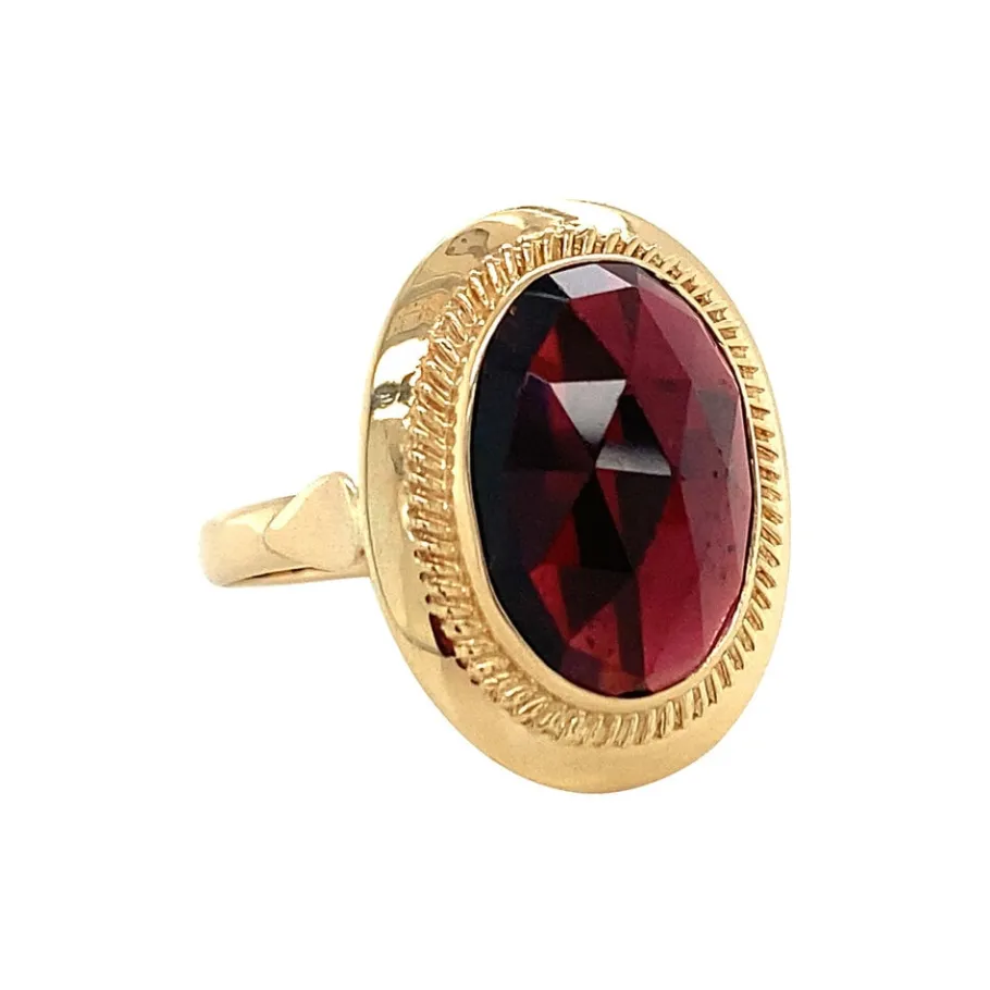 gold_ring_with_garnet__kr_2-1.webp Gold ring with garnet 14 krt>Vintage Jewellery Hot