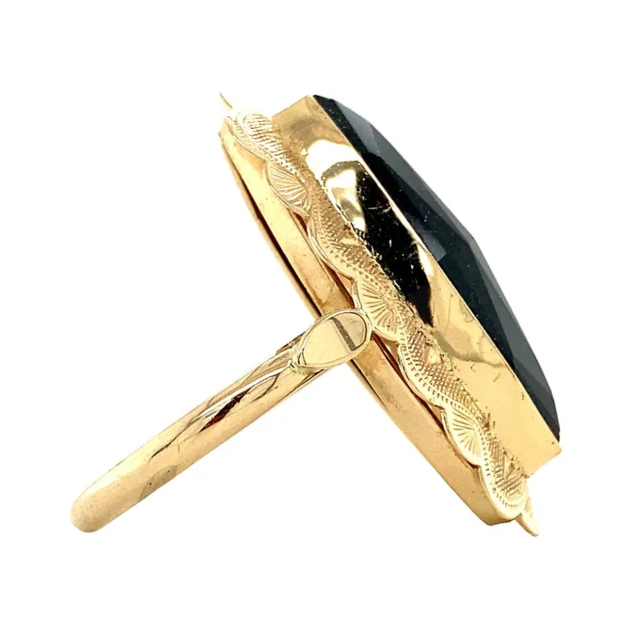 gold_ring_with_garnet__kr_3.webp Gold ring with garnet 14 krt>Vintage Jewellery Outlet