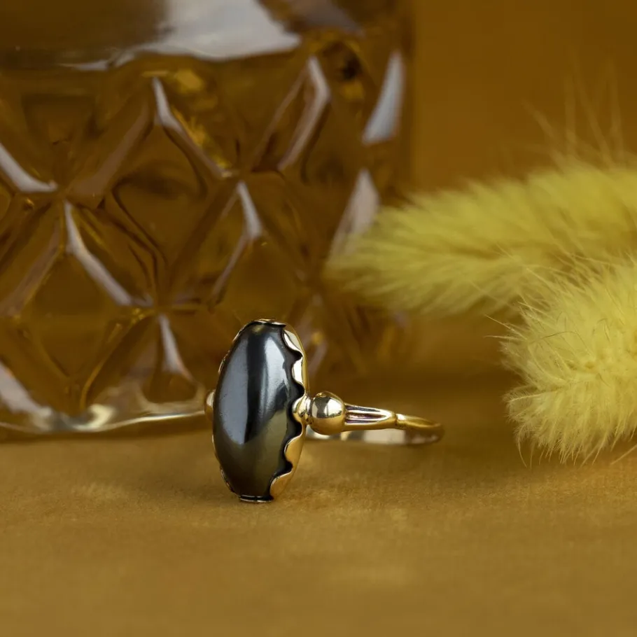 gold_ring_with_haematite__1-1.webp Gold ring with haematite 14 krt>Vintage Jewellery Sale