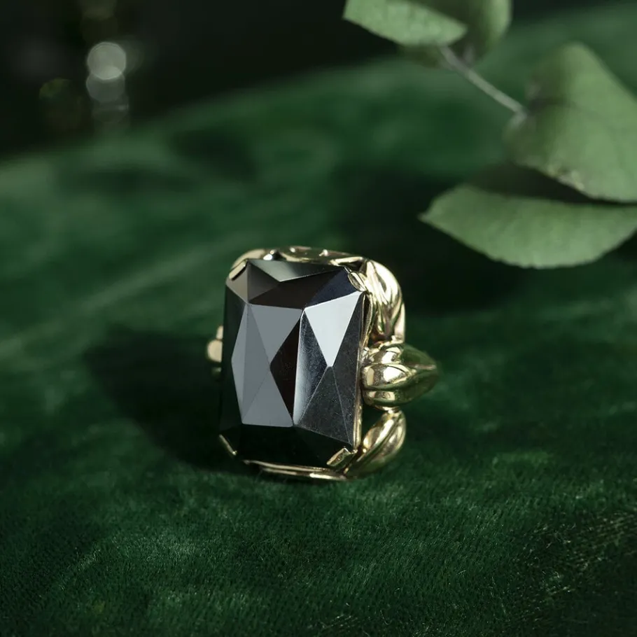 gold_ring_with_hematite___1-2.webp Gold ring with hematite 14 krt>Vintage Jewellery Clearance
