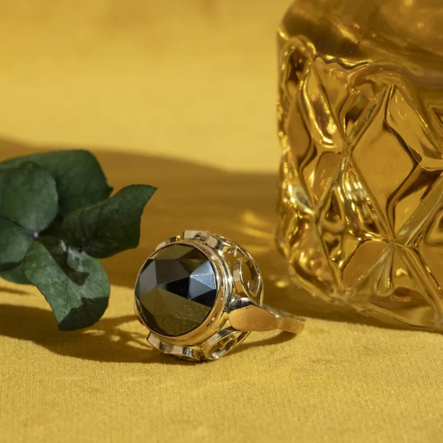 gold_ring_with_hematite___1-3.webp Gold ring with hematite 14 krt>Vintage Jewellery Sale
