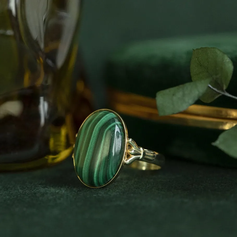 Gold ring with malachite 14 krt>Vintage Jewellery Fashion