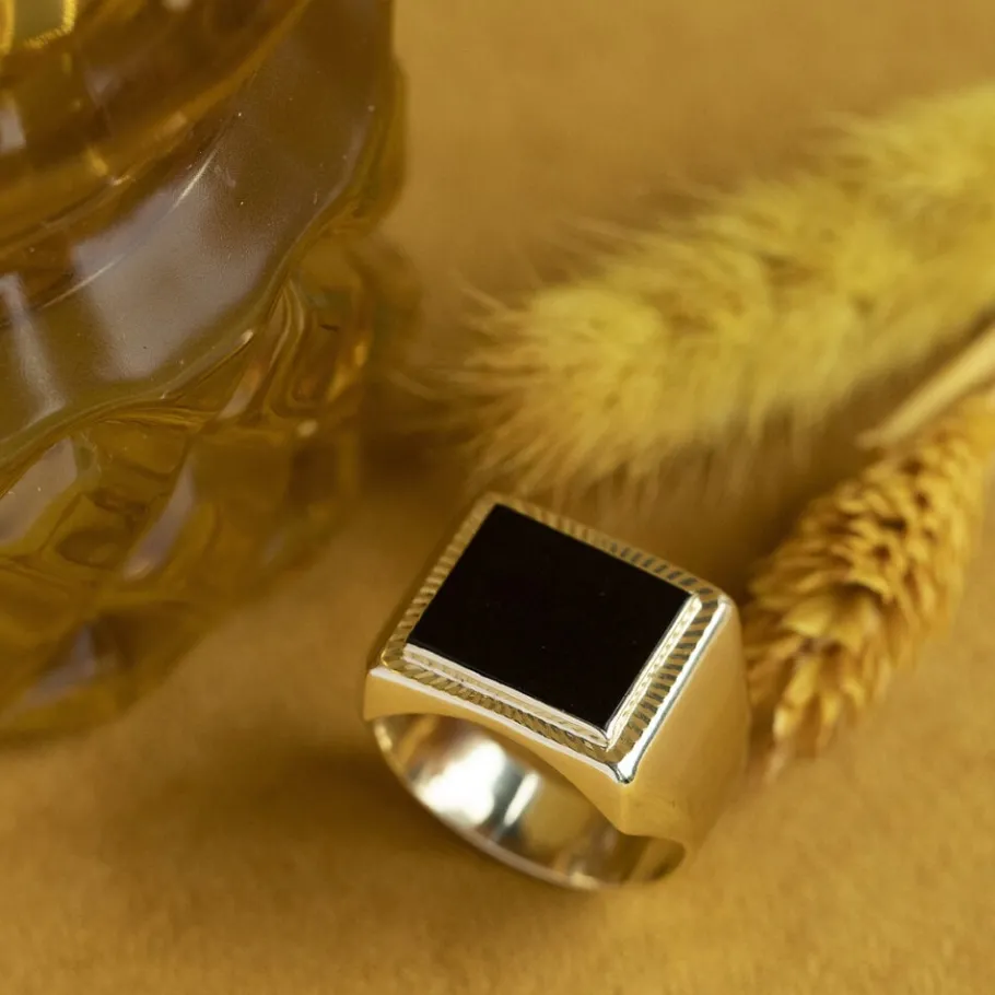 Gold ring with onyx 14 krt>Vintage Jewellery New