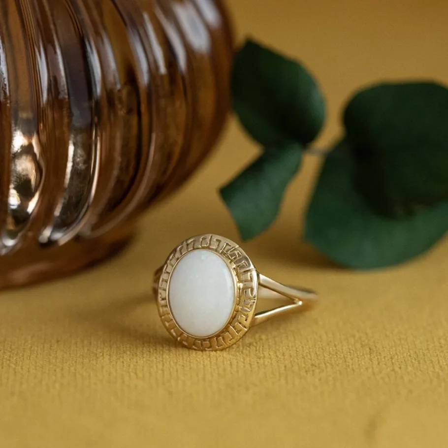 Gold ring with opal 14 krt>Vintage Jewellery Clearance