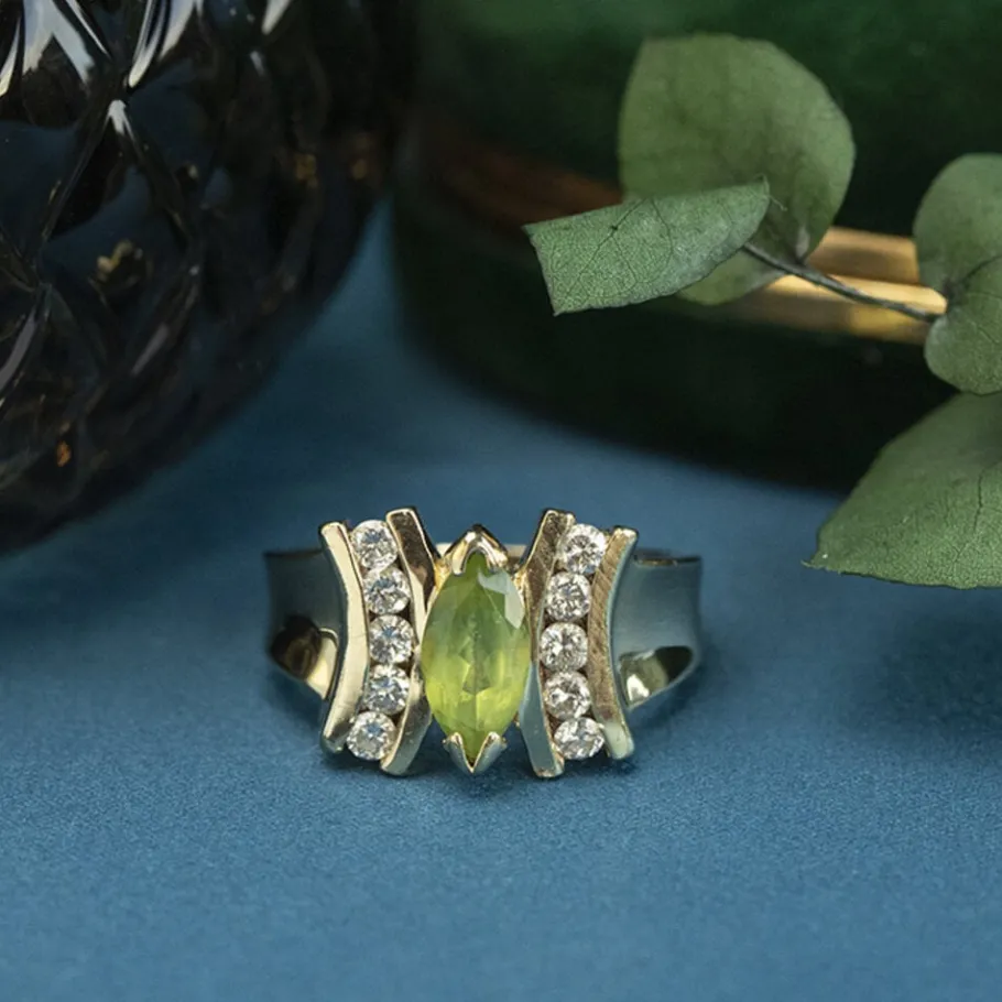 Gold ring with peridote and diamonds 14 krt>Vintage Jewellery Discount
