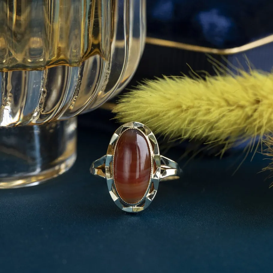 gold_ring_with_stripe_aga_1-1.webp Gold ring with stripe agate 14 krt>Vintage Jewellery Discount