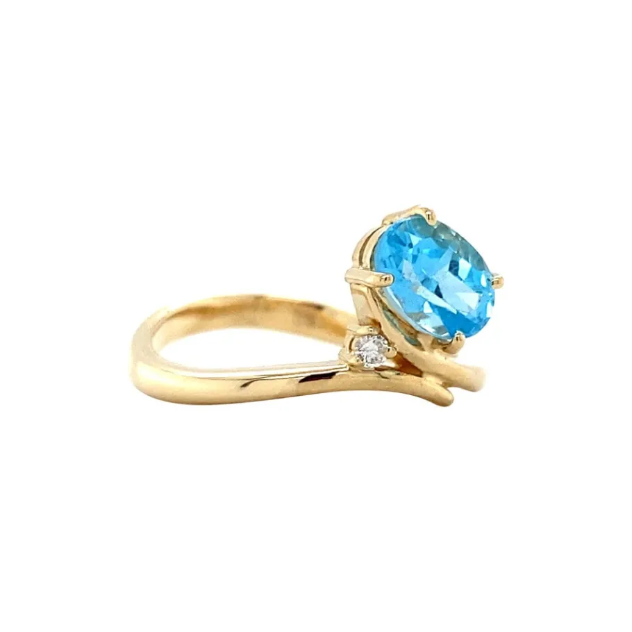 gold_ring_with_topaz_and__2.webp Gold ring with topaz and diamonds 18 krt>Vintage Jewellery Hot