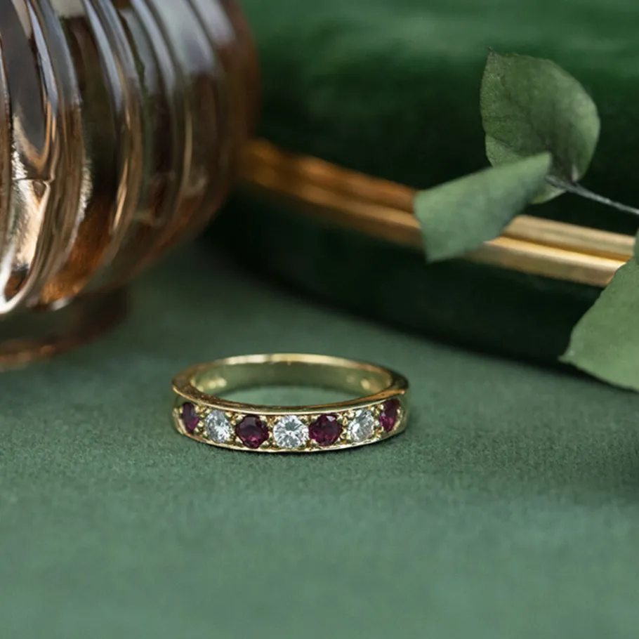 gold_row_ring_with_ruby_a_1.webp Gold row ring with ruby and diamonds 18 krt>Vintage Jewellery Best