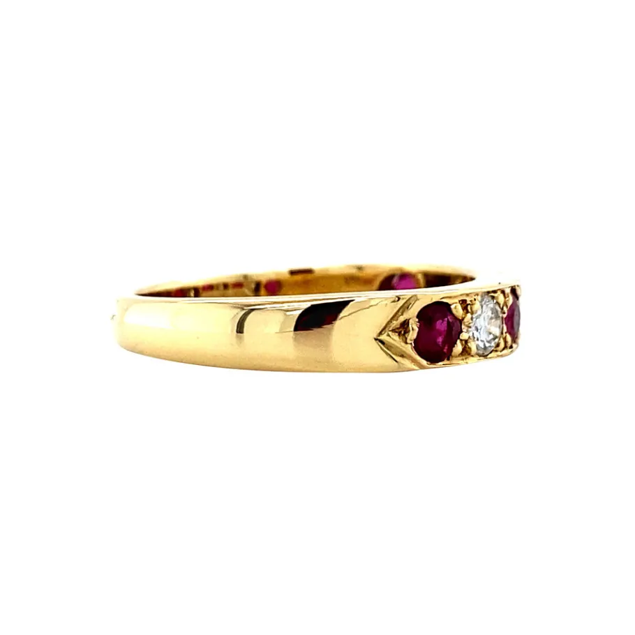 gold_row_ring_with_ruby_a_3.webp Gold row ring with ruby and diamonds 18 krt>Vintage Jewellery Best
