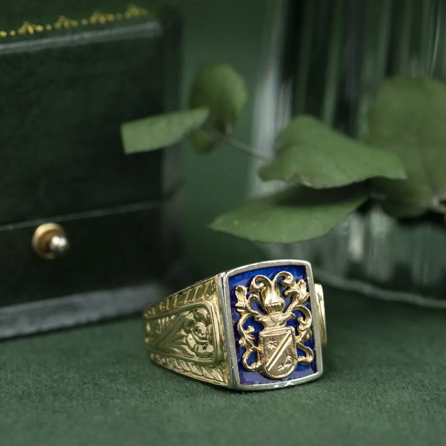 gold_signet_ring_with_ena_1.webp Gold signet ring with enamel 18 krt>Vintage Jewellery Fashion
