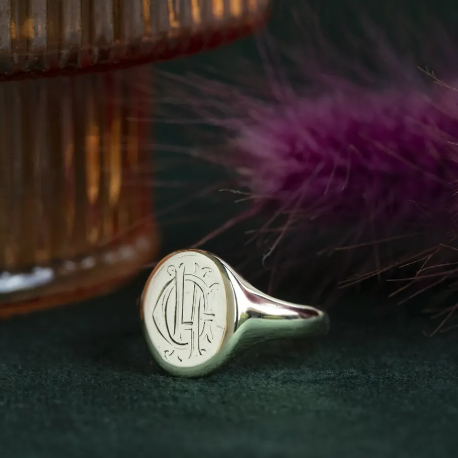 Gold signet ring with engraving 14 krt>Vintage Jewellery Best
