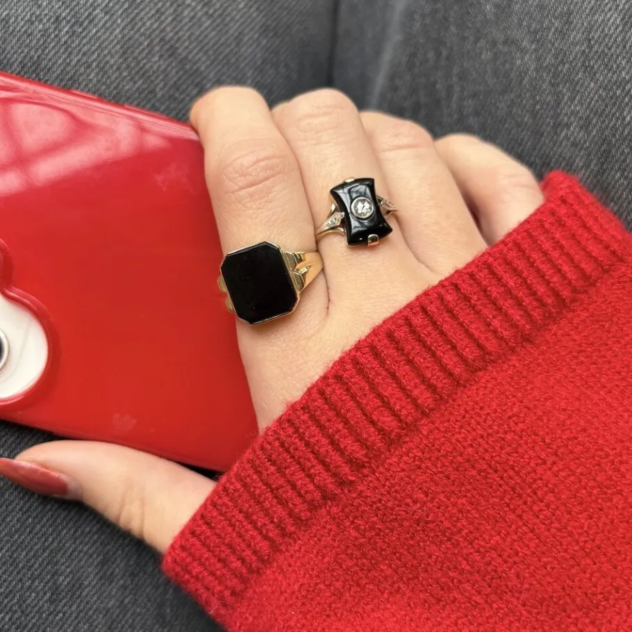 Gold signet ring with onyx 14 krt>Vintage Jewellery Outlet