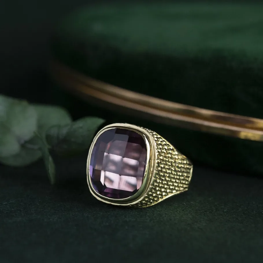 Gold signet ring with purple sapphire 14 krt>Vintage Jewellery Discount