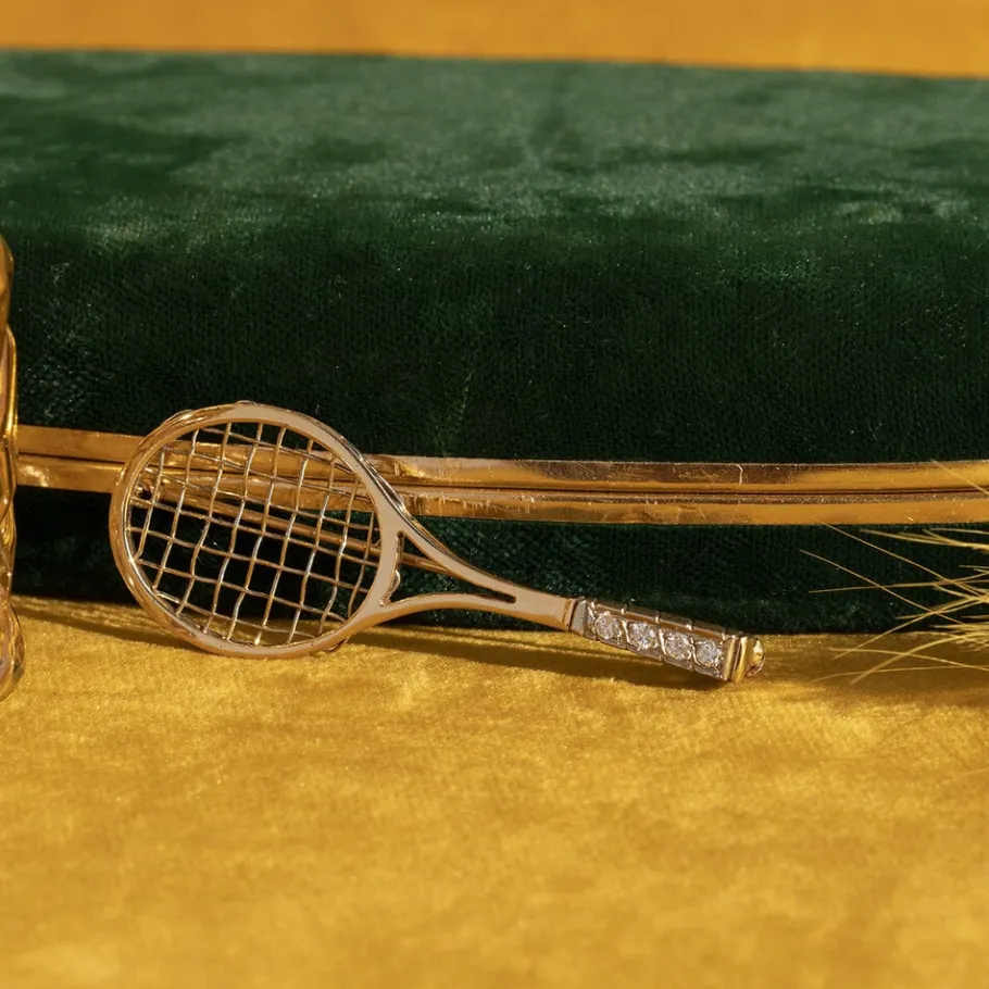 Gold tennis racket brooch with diamonds 14 krt>Vintage Jewellery Online