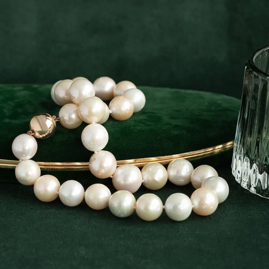 Pearl necklace with a gold clasp 14 krt>Vintage Jewellery Sale