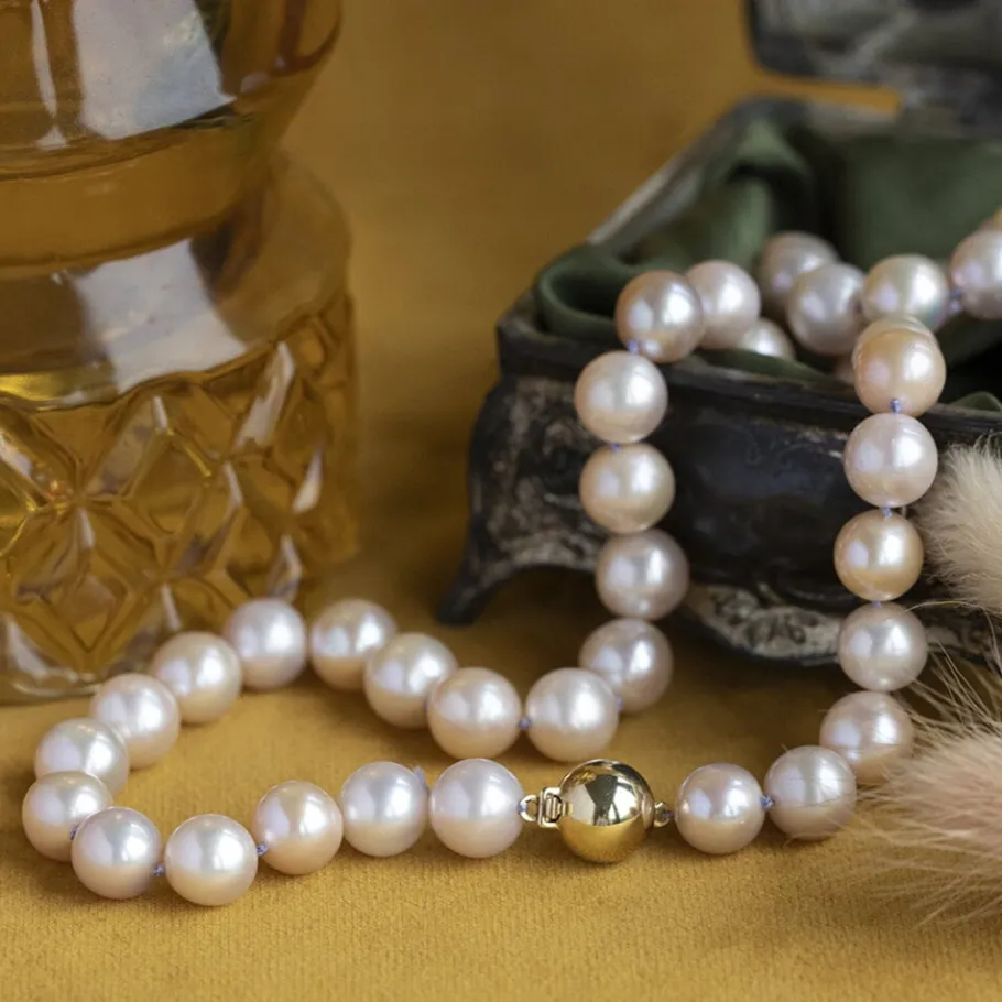Pearl necklace with gold ball clasp 14 krt>Vintage Jewellery Fashion