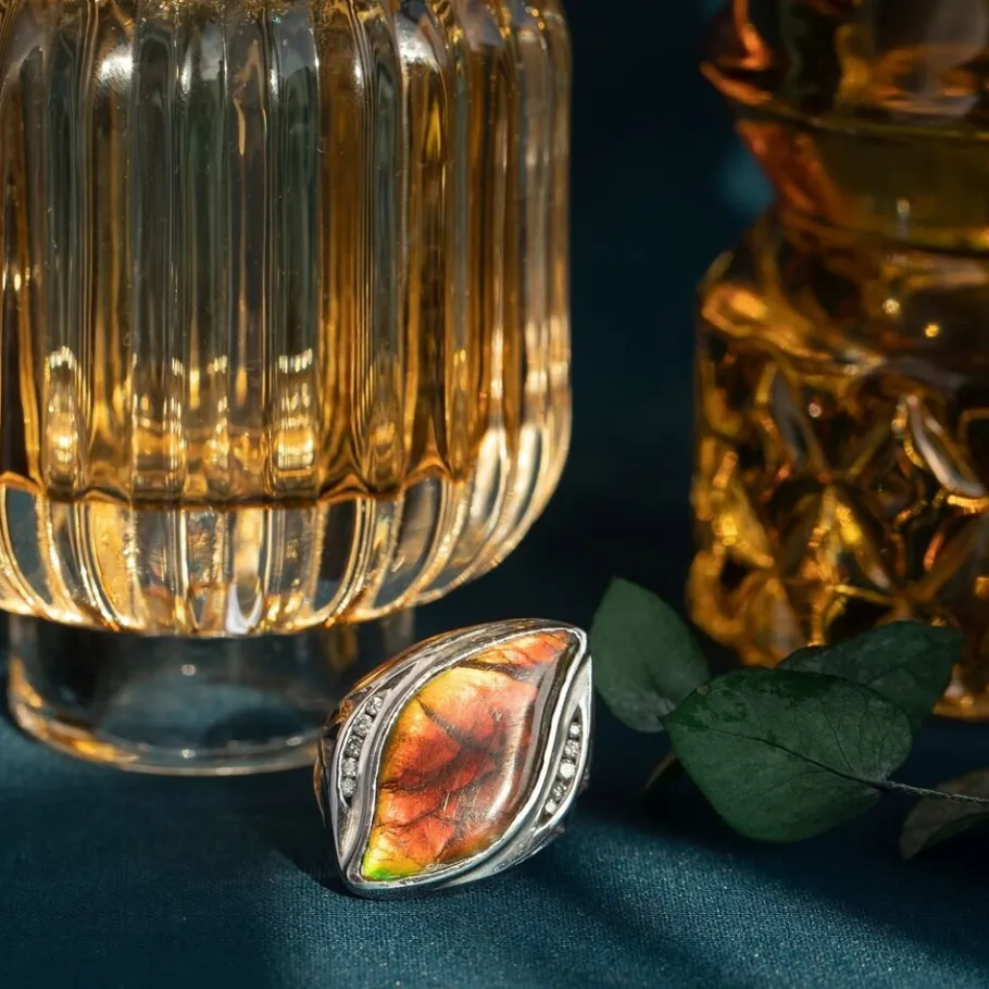 Ring with ammolite and diamond 12 krt>Vintage Jewellery Online