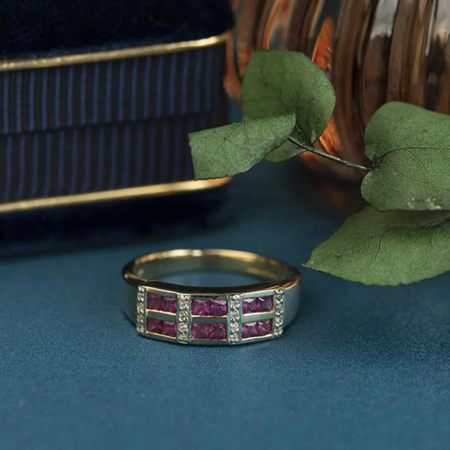 Ring with ruby and diamond 9 krt>Vintage Jewellery Fashion