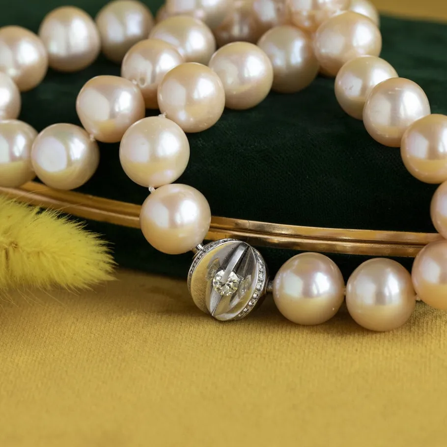 Schoeffel pearl necklace with diamonds 18 krt>Vintage Jewellery Outlet