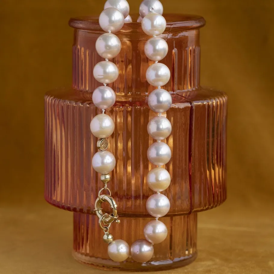 Schoeffel pearl necklace with gold clasp 14 krt>Vintage Jewellery Sale