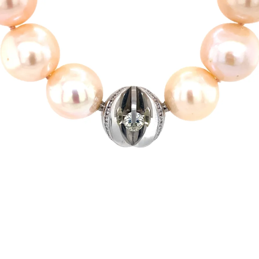schoeffel_pearl_necklace__4-1.webp Schoeffel pearl necklace with diamonds 18 krt>Vintage Jewellery Outlet