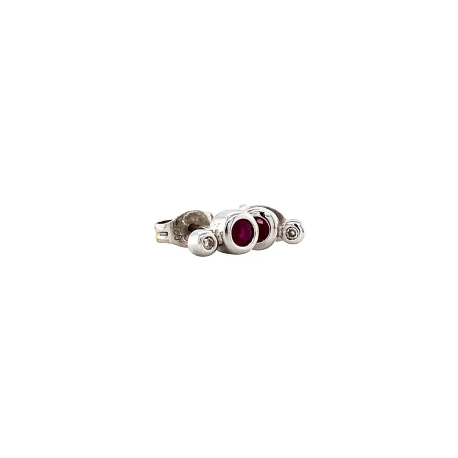 white_gold_ear_studs_with_2-1.webp White gold ear studs with ruby and diamond 18 krt>Vintage Jewellery Outlet