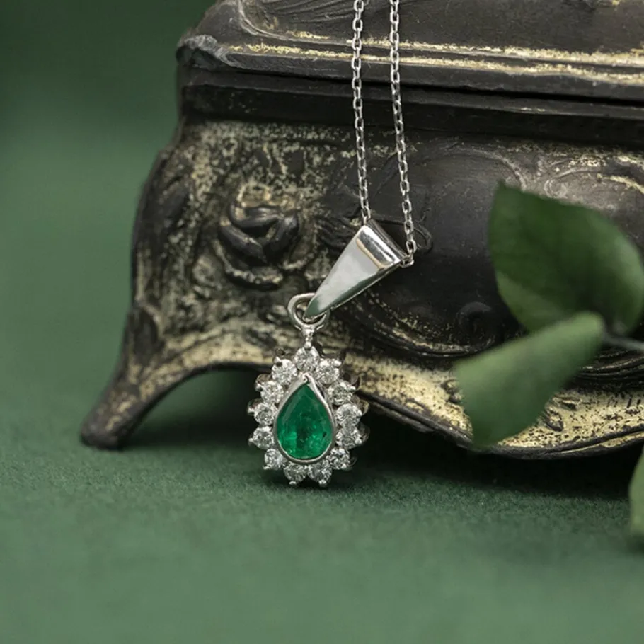 White gold necklace with emerald and diamond pendant 18 krt>Vintage Jewellery Sale