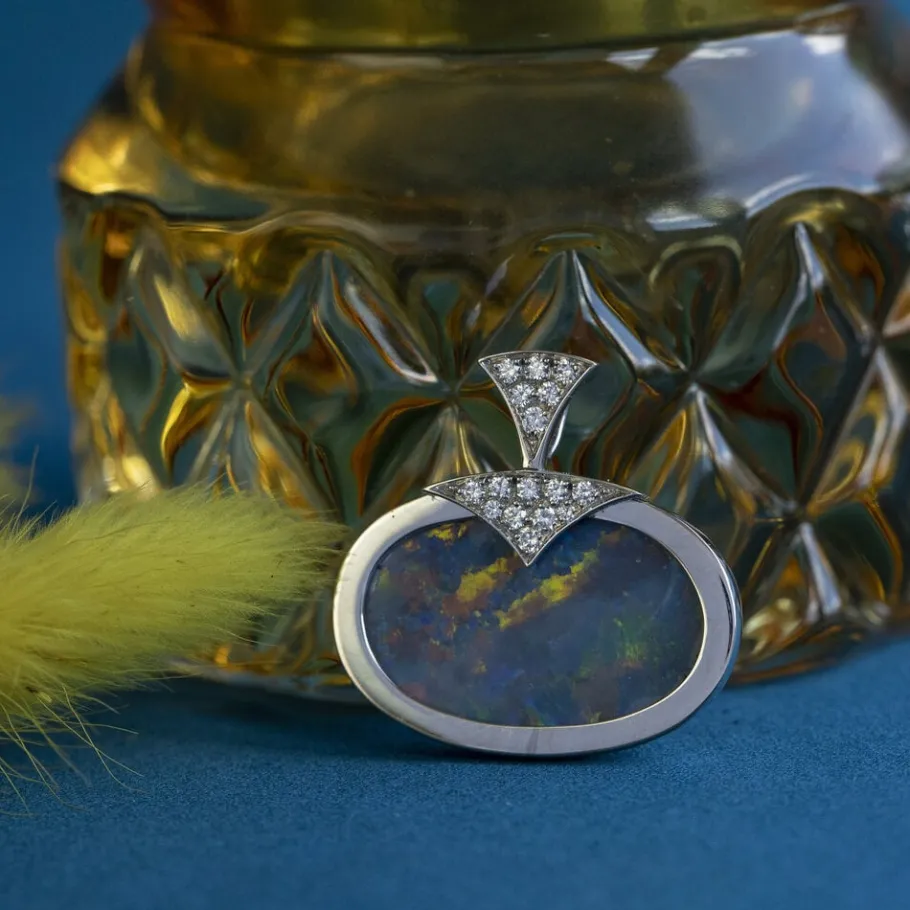 White gold pendant with opal doublet and diamond 18 krt>Vintage Jewellery Sale