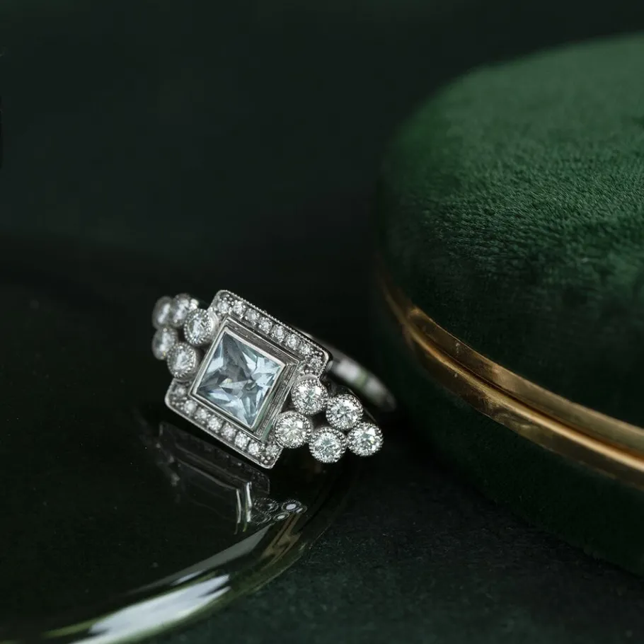 White gold ring with aquamarine and diamonds 18 krt>Vintage Jewellery Outlet