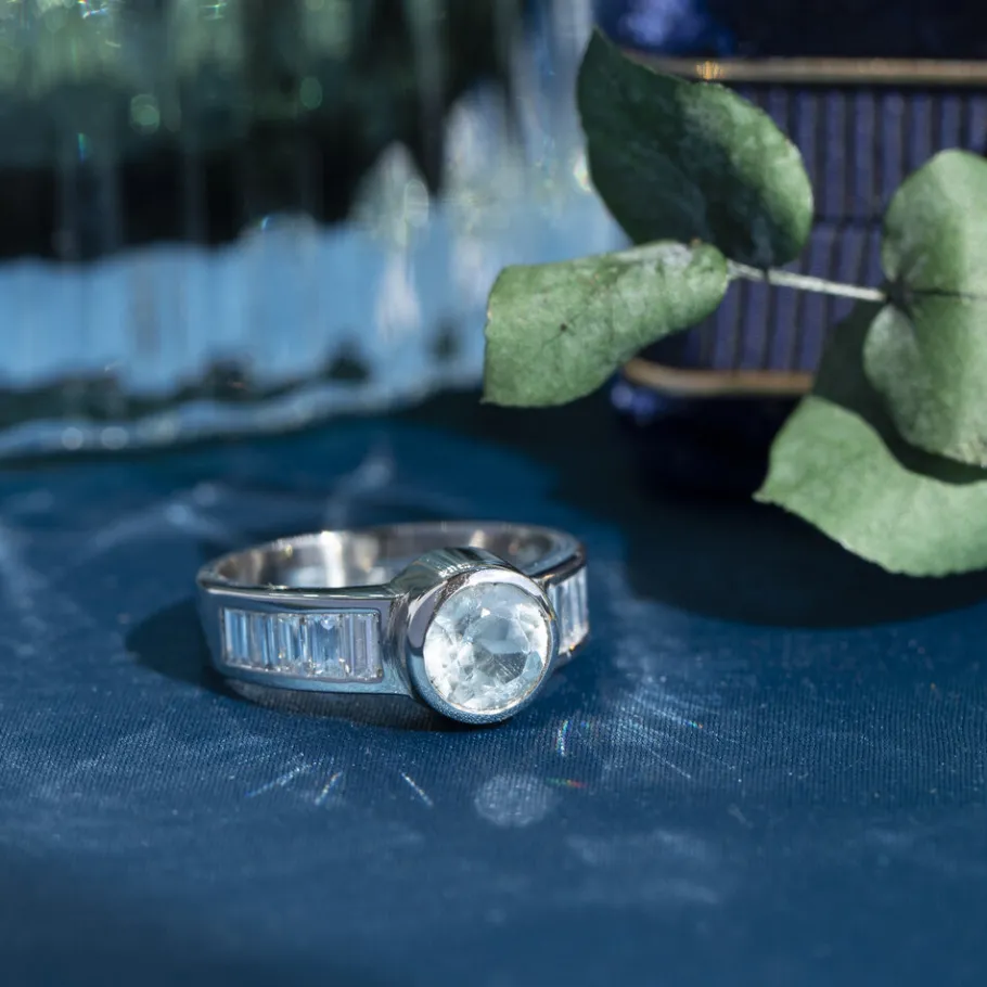 White gold ring with aquamarine and diamonds 14 krt>Vintage Jewellery Hot