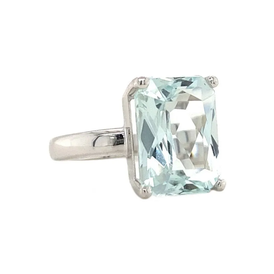 white_gold_ring_with_aqua_2.webp White gold ring with aquamarine 14 krt>Vintage Jewellery Discount