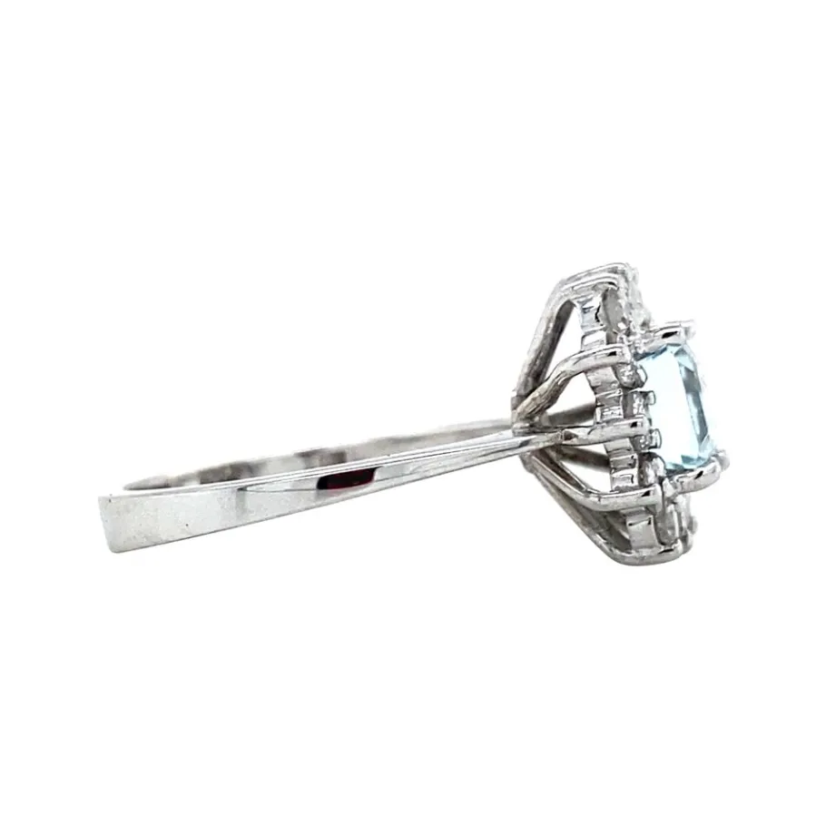 white_gold_ring_with_aqua_3-1.webp White gold ring with aquamarine and diamonds 18 krt>Vintage Jewellery Clearance