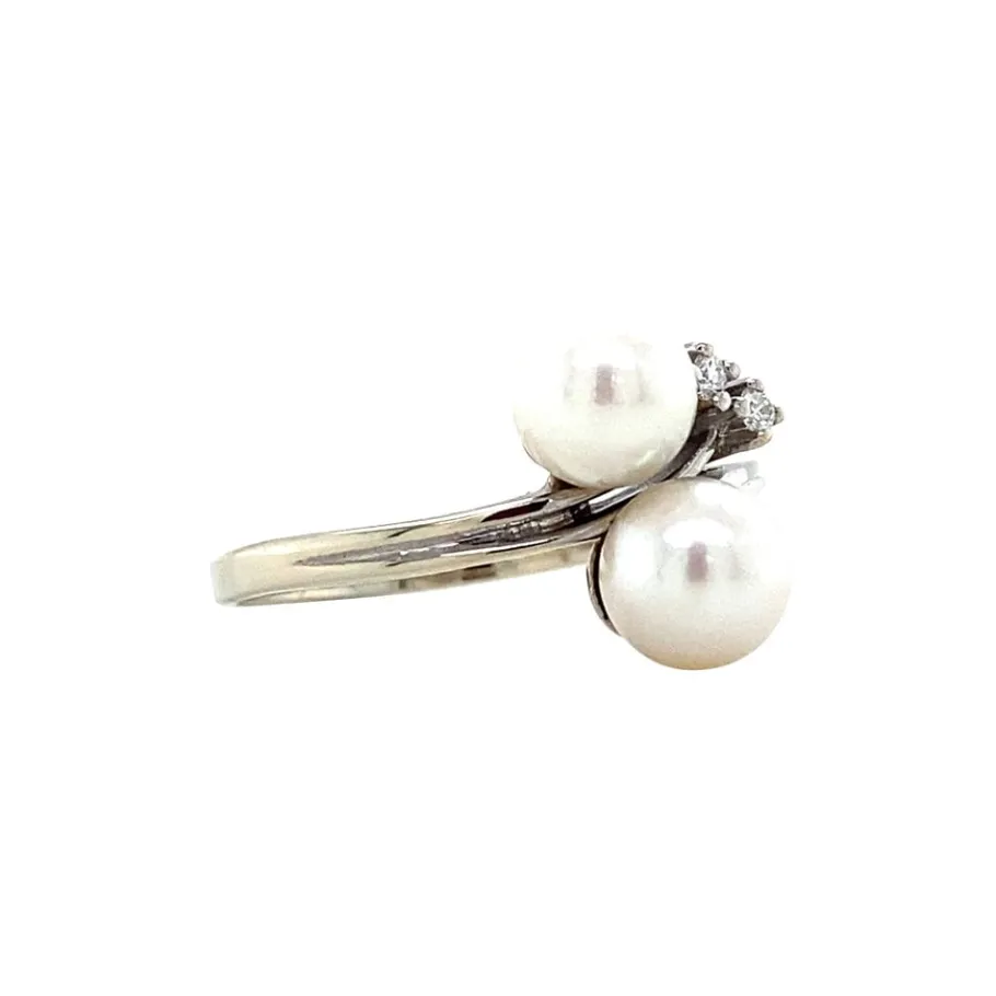 white_gold_ring_with_pear_2-3.webp White gold ring with pearl and diamond 14 krt>Vintage Jewellery Sale