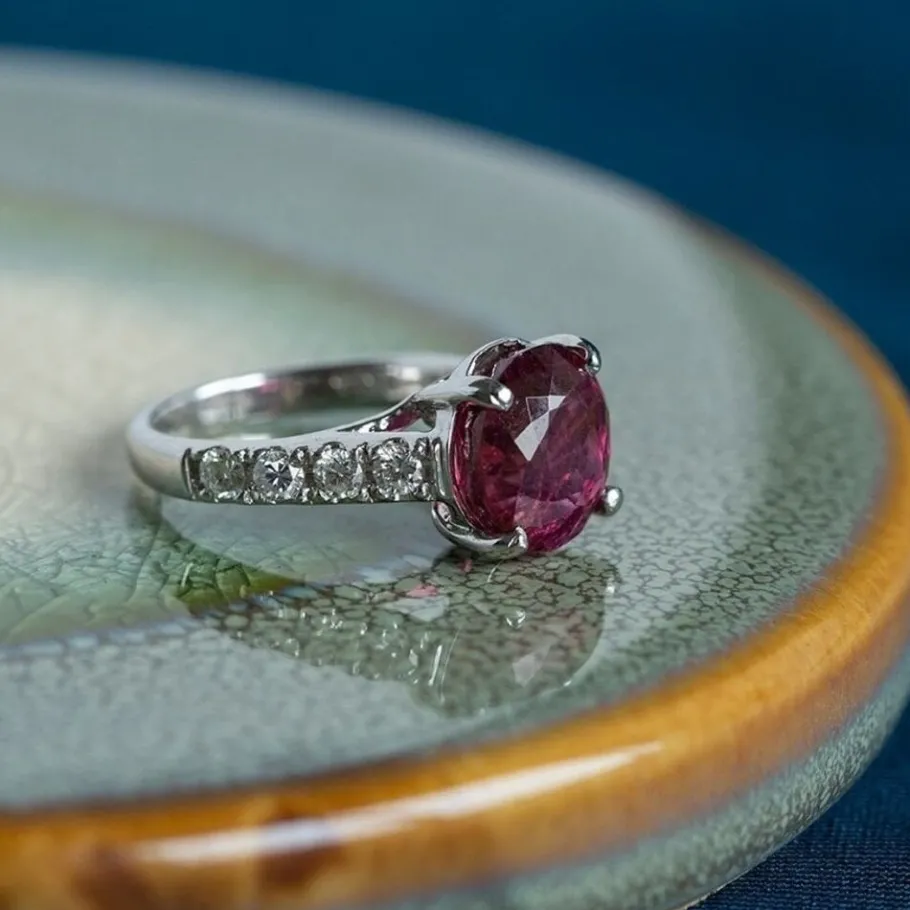 White gold ring with pink tourmaline and diamonds 18 krt>Vintage Jewellery New