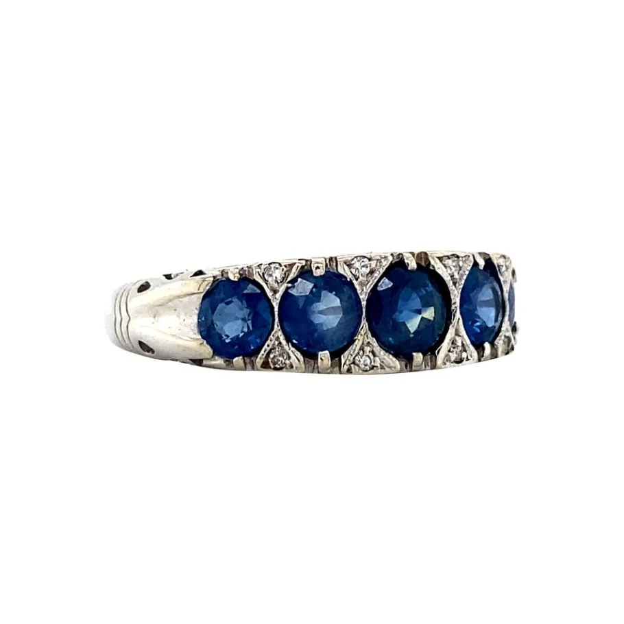 white_gold_ring_with_sapp_2-1.webp White gold ring with sapphire and diamond 14 krt>Vintage Jewellery Outlet